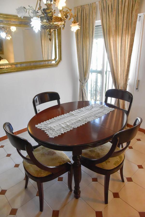 Room Martinez Севилья Экстерьер фото